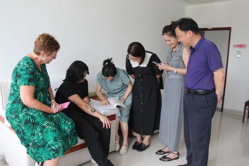市檔案館接待美國母女  助力跨國尋根之旅