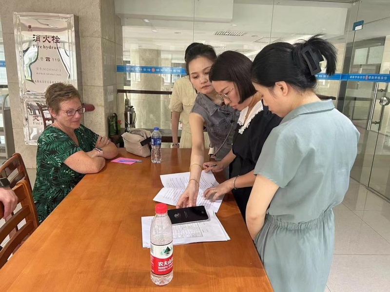 市檔案館接待美國母女  助力跨國尋根之旅