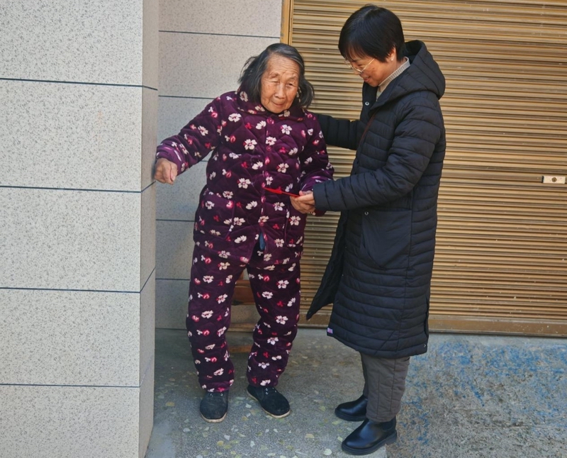 市檔案館赴鄉(xiāng)村振興聯(lián)系點調(diào)研慰問