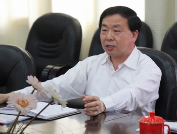 市局組織學(xué)習(xí)《關(guān)于加強(qiáng)和改進(jìn)新形勢(shì)下檔案工作的意見》